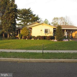 44 Pebble Ln, Levittown, PA, 19054