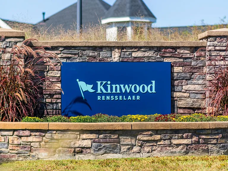 Kinwood Apartments — Photo 40