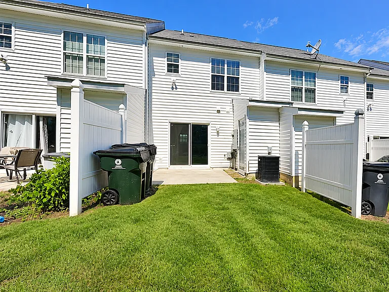 1403 Plexor Ln — Photo 8
