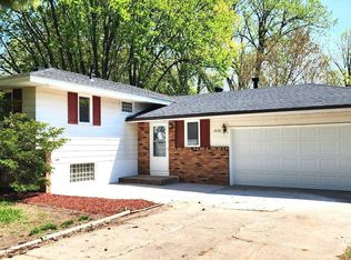 2636 Brookview Dr E, Maplewood, MN 55119