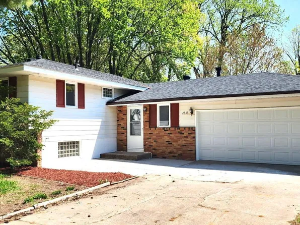 2636 Brookview Dr E, Maplewood, MN 55119