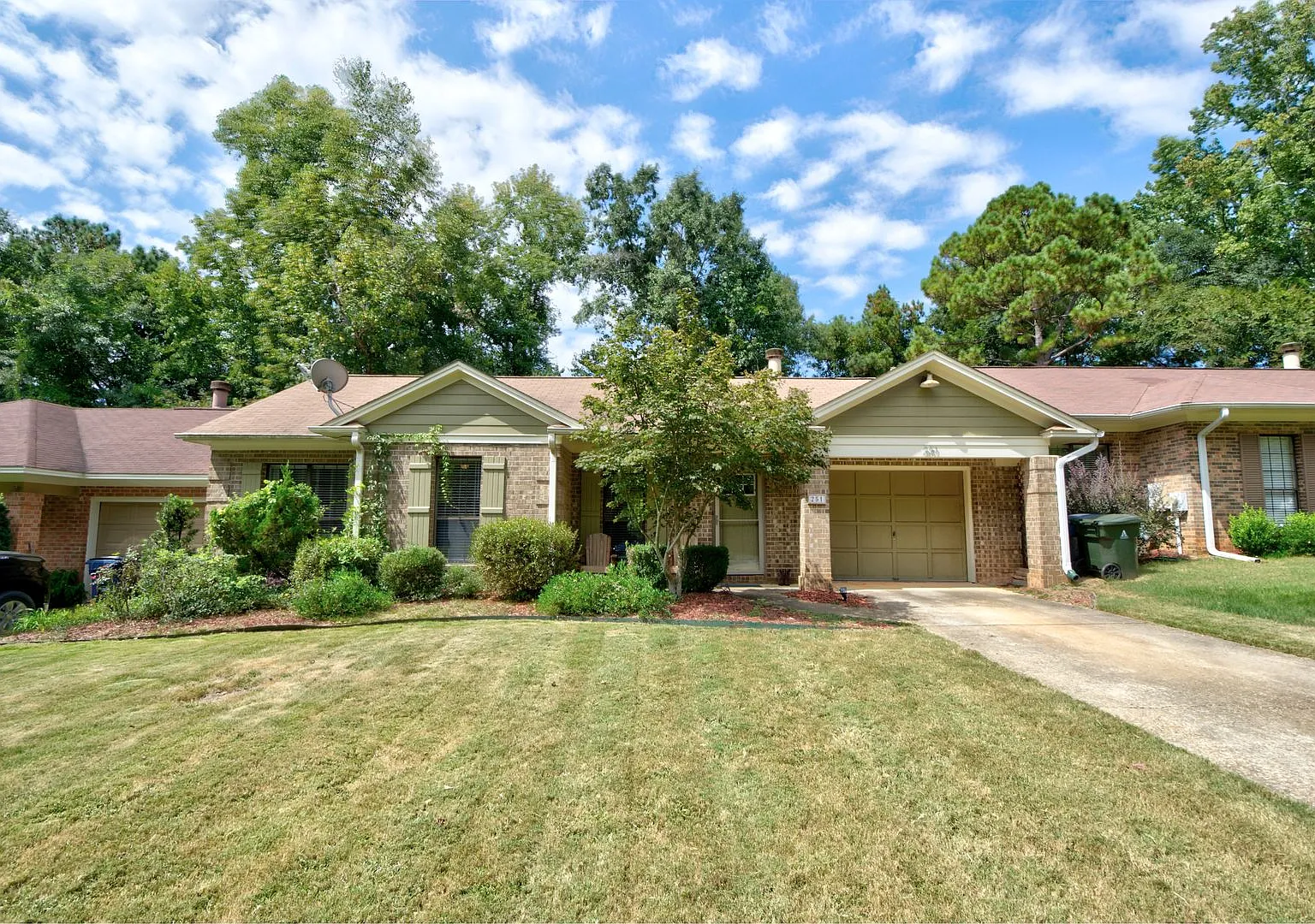 Heart of Auburn! 2 Bedroom Townhouse For Rent — Photo 1