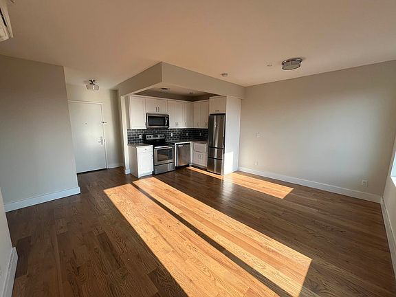 4th image of 1084 Rogers Ave #7C