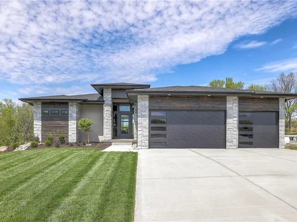 1016 Wilds Pkwy, Greenwood, MO 64034