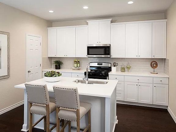 3rd image of 220 Flowers Ave