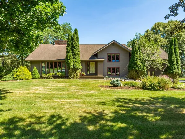 40 Drumlin View Dr, Mendon, NY 14506