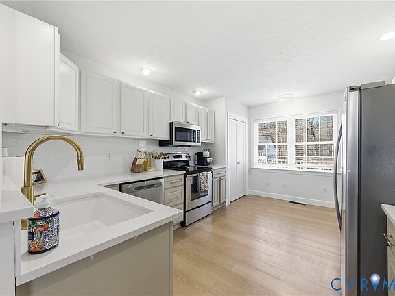 5th image of 10121 Old Quarter Ln