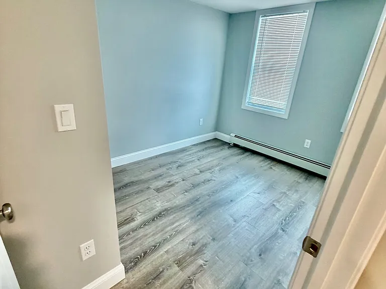 110 Lafayette Rd — Photo 6