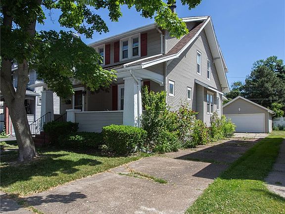 4th image of 98 Elmwood Park E