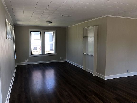 3rd image of 504 E Henderson St