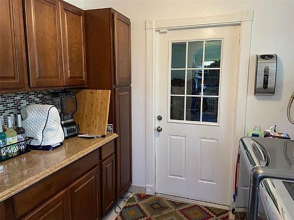 4th image of 105 Blue Heron Ln