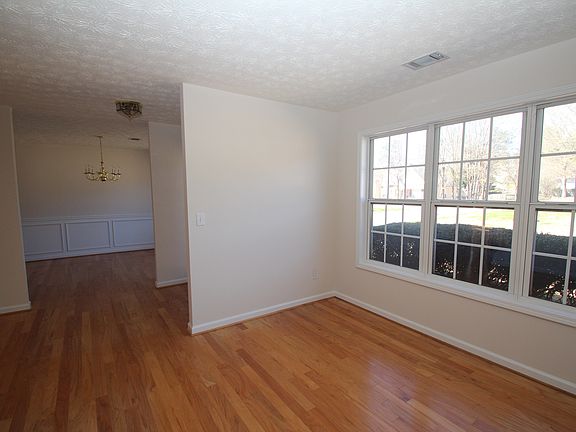 5th image of 515 Willowwind Dr #8