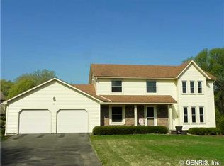 26 Canterbury Trl, Fairport, NY 14450