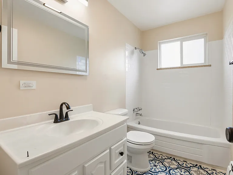 234 N Lincoln St #9 — Photo 4