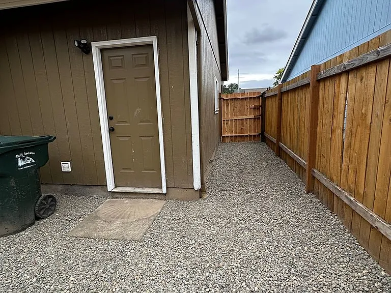 3327 Rockingham Ct NE — Photo 13
