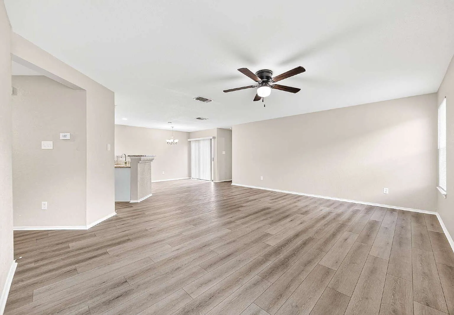 3 bed, 2.0 bath, 1313 sqft, $1,650 — Photo 3