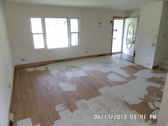3rd image of 1324 Leslie Ln