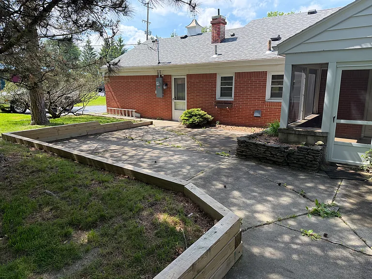 28030 W River Rd — Photo 6