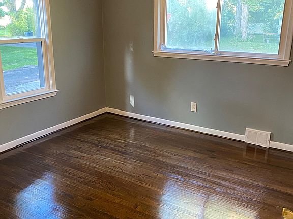 5th image of 21230 Waldron St