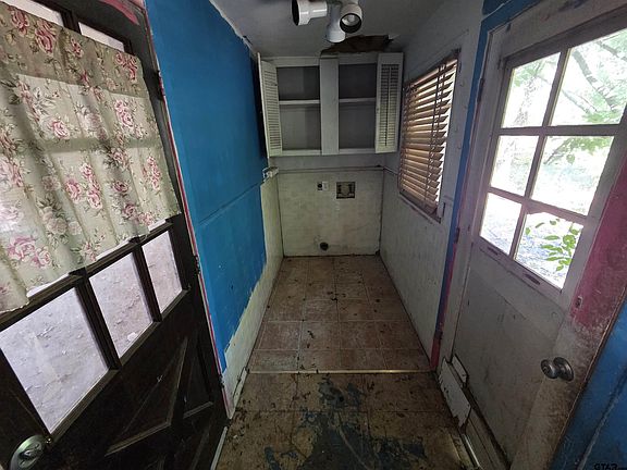 4th image of 2848 Amy Ln