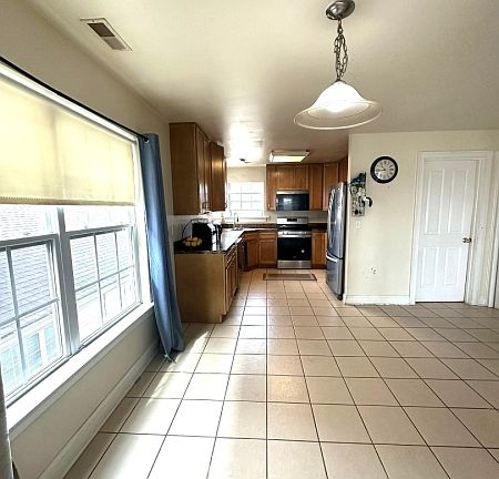 4th image of 178B Front St