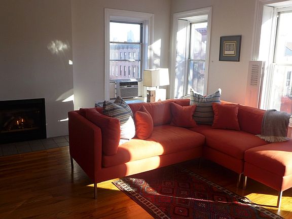 3rd image of 520 Henry St APT 4