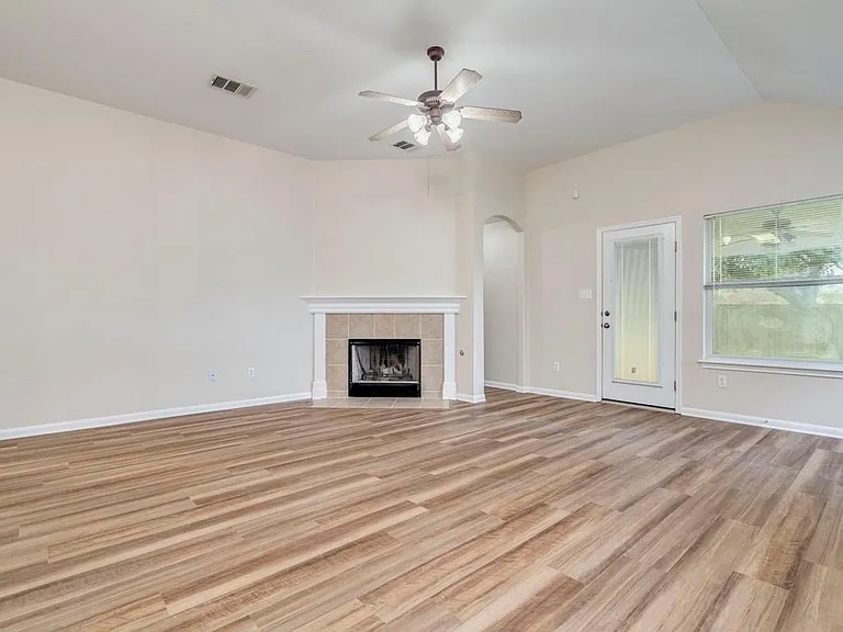 157 Maplewood S — Photo 2