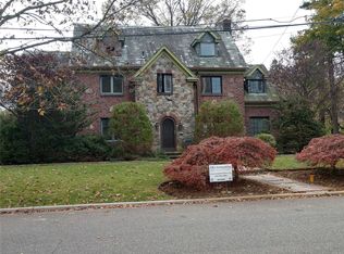 604 Clinton St, Westbury, NY 11590