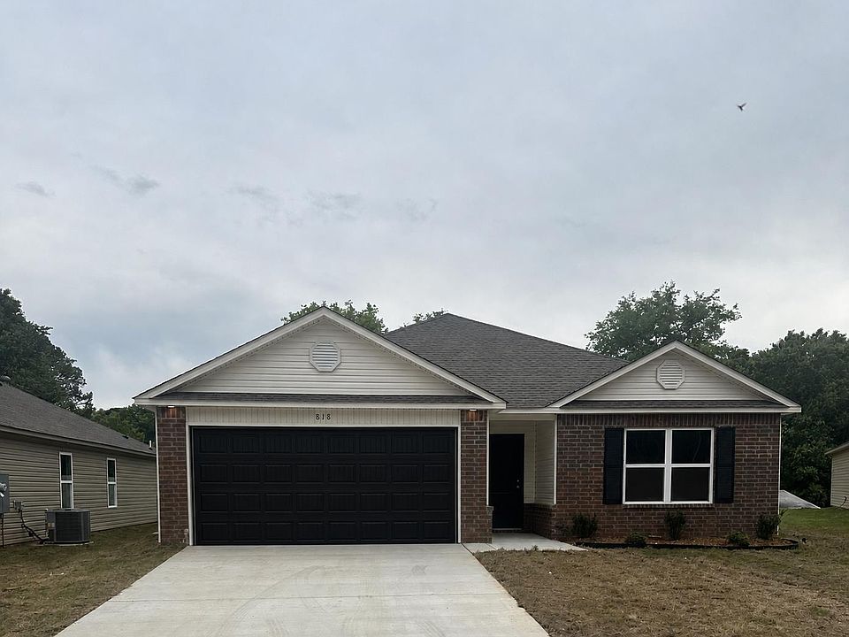 1st image of 818 Gussy Ln