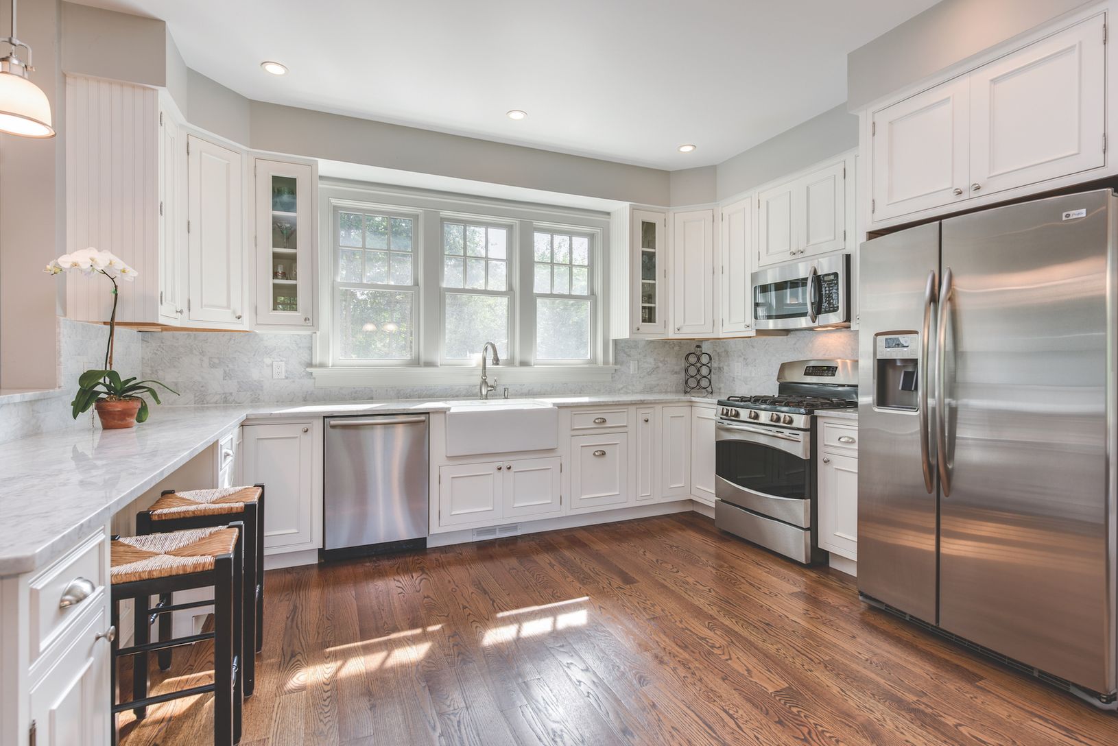  Spacious Kitchen,  Marble countertops 