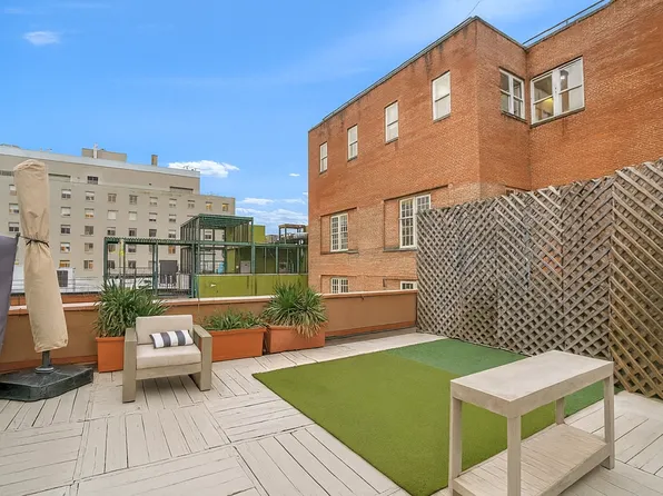 310 East 15th Street image 10 of 12