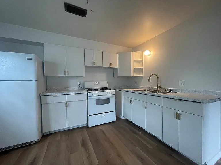 6001 Evans St — Photo 2