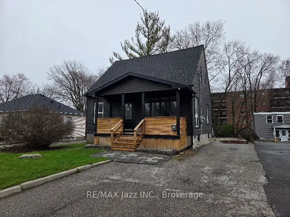 37 Lincoln St, Ajax, ON L1S 6C4
