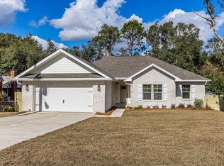 110 4th St, Niceville, FL 32578