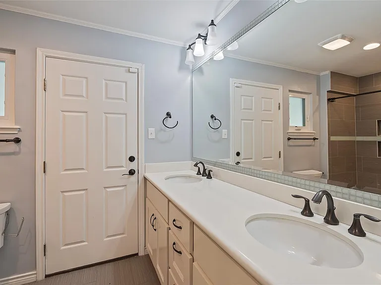 4034 Shady Springs Dr — Photo 26