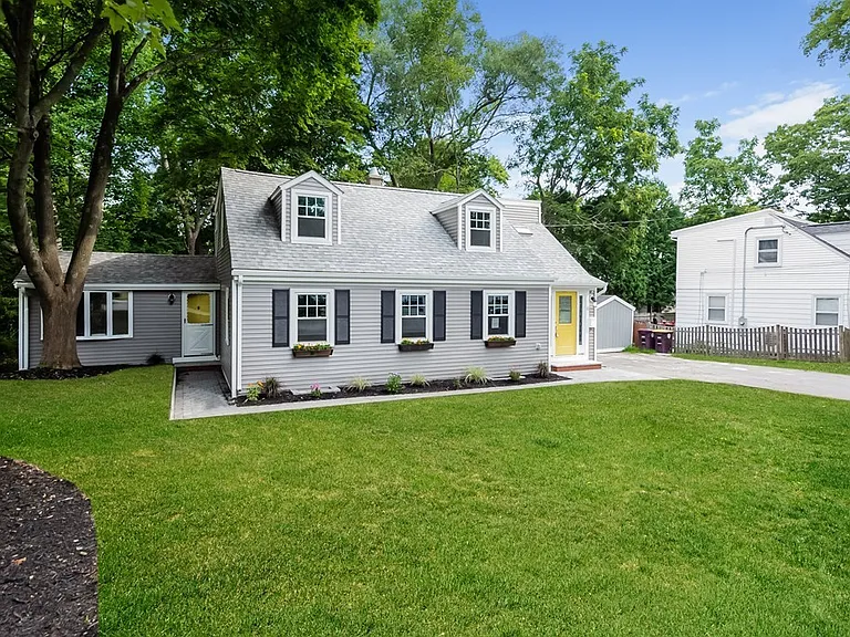 11 Rainbow Ln — Photo 1