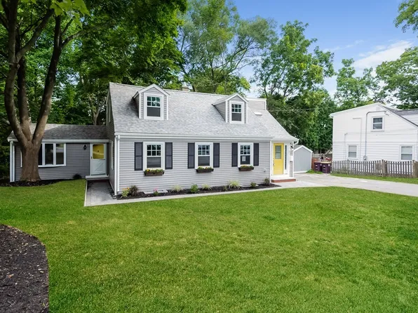 11 Rainbow Ln, Weymouth, MA 02190