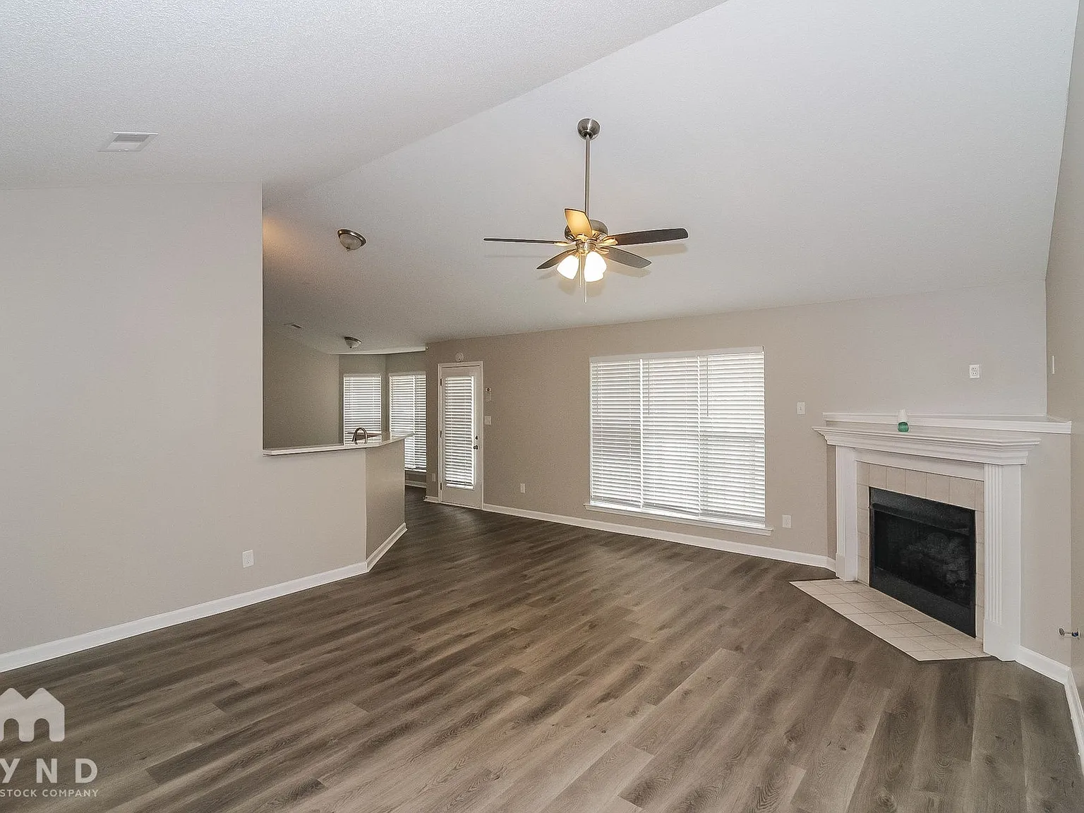 3 bed, 2.0 bath, 1500 sqft, $1,830 — Photo 4