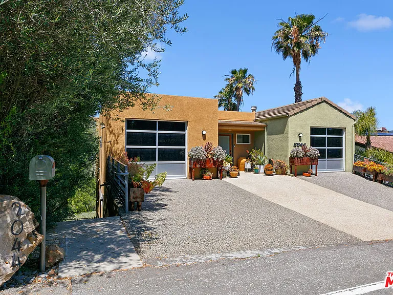 2044 Corral Canyon Rd — Photo 2