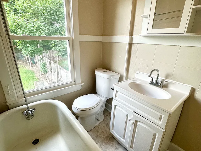 7321 Somerset St — Photo 16