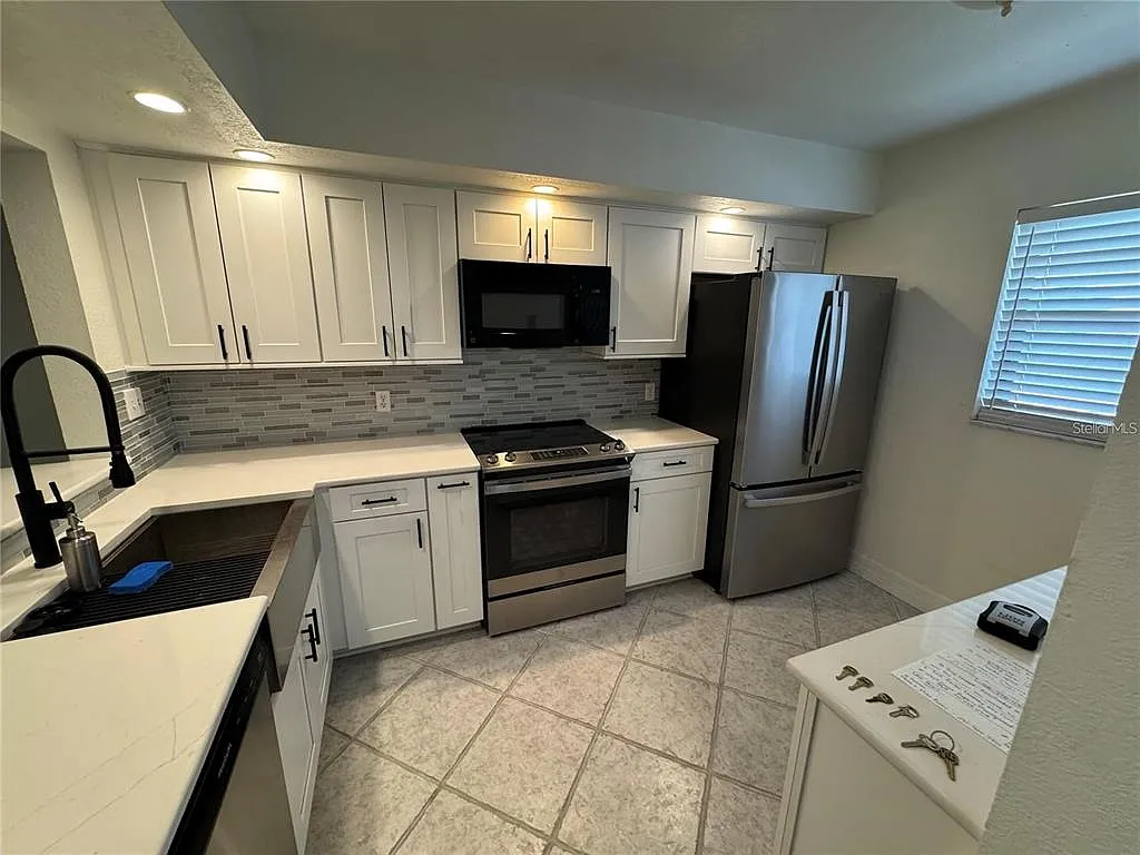 2 bed, 2.0 bath, 1050 sqft, $2,000 — Photo 2