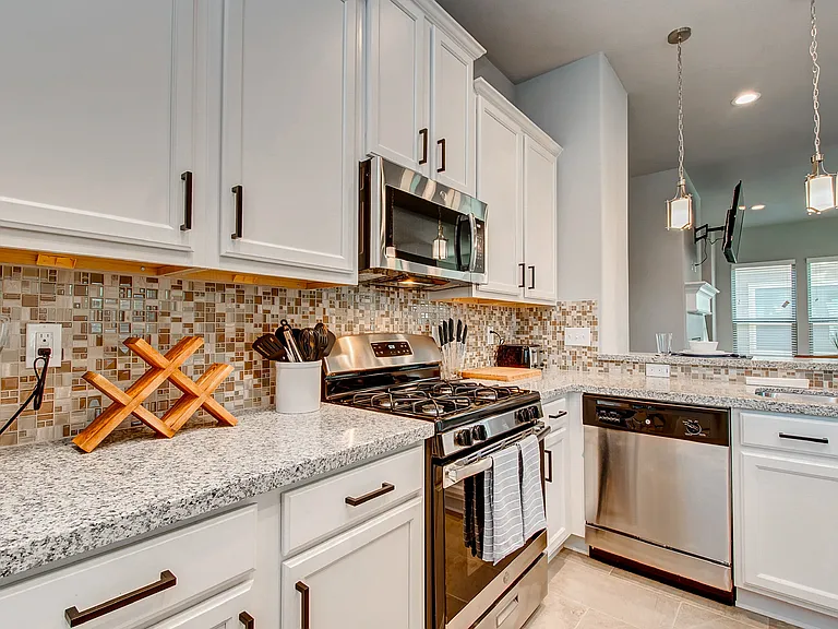 4151 Dupont St — Photo 24