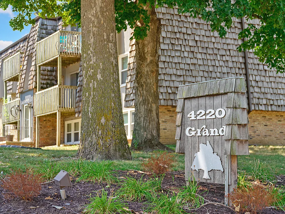 The 4220 Grand Apartments