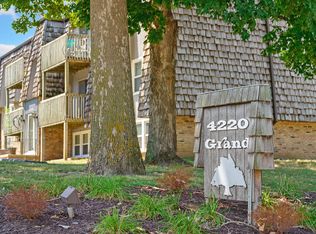 The 4220 Grand Apartments, Des Moines, IA 50312