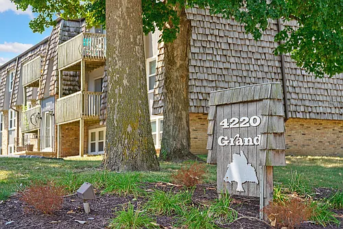 The 4220 Grand Apartments Photo 1