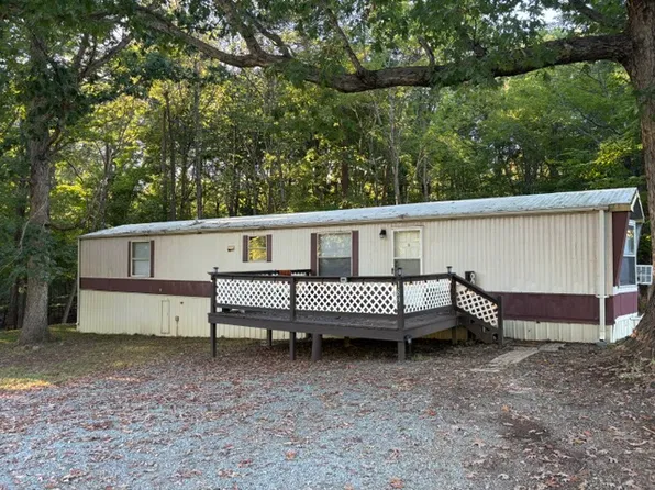 189 Lake Point Dr, Penhook, VA 24137