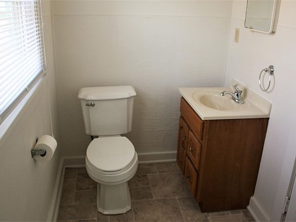 2nd image of 803 1/2 N Taylor St