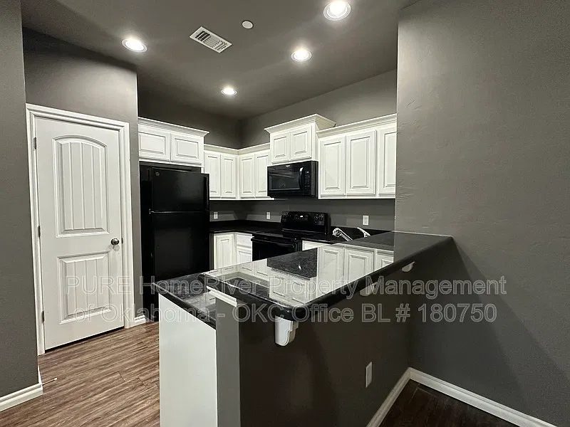1 bed, 1.0 bath, 839 sqft, $1,050 — Photo 4