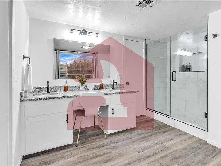 4045 Thunderbird Dr — Photo 12
