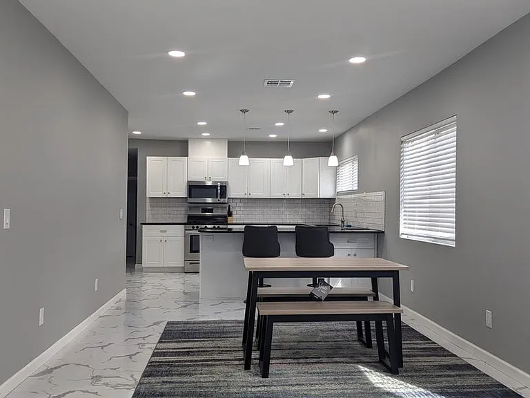 600 N Poplar Ln — Photo 2